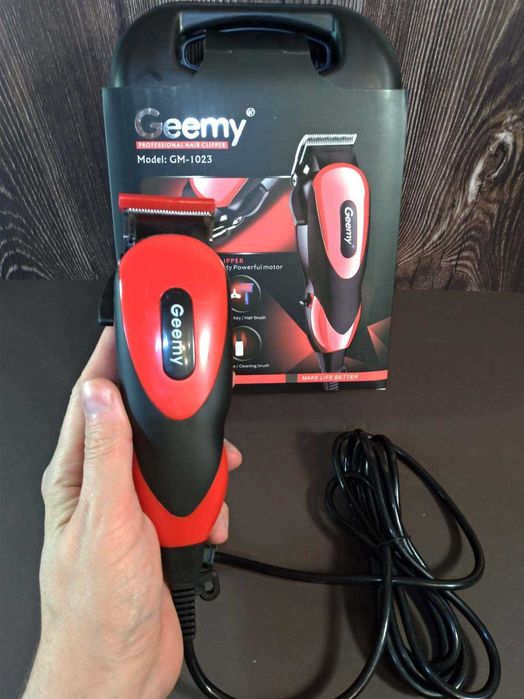 Крута машинка для стрижки кішок та собак Gemei GM-1023 в кейсі