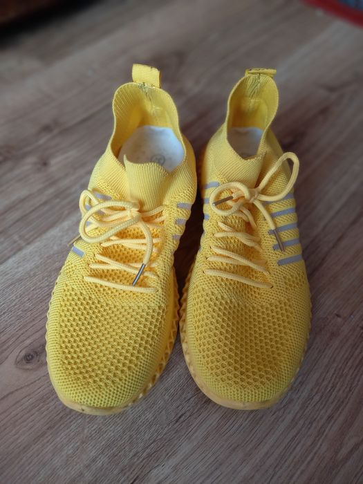 Жіночі кросівки 37 р