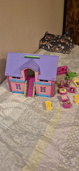 Domek do zabawy dla małych laleczek, figurek. Wader