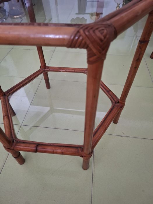 Mesa de centro hexagonal de bambu  c/ 2 bases em vidro
