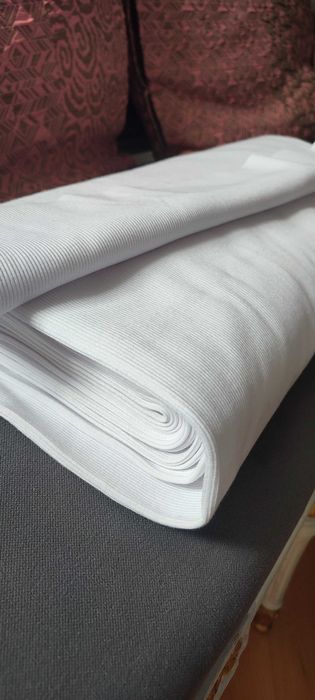 Biały ściągacz dzianinowy