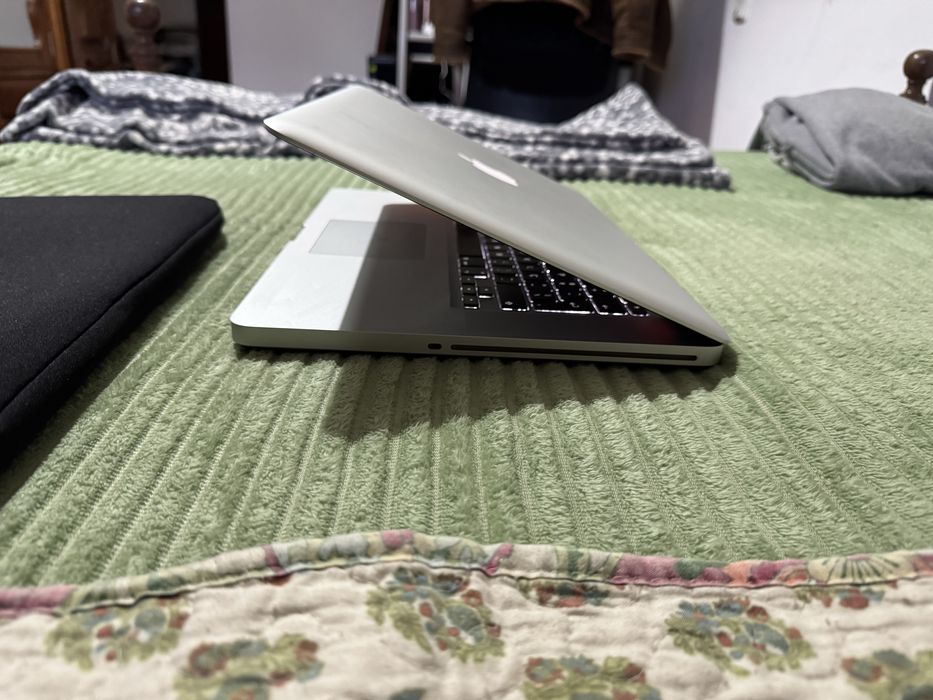 Vendo Macbook Pro 15.6 polegadas fins de 2011