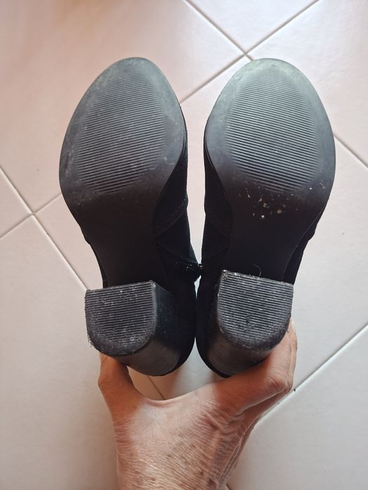 Botins pretos camurça