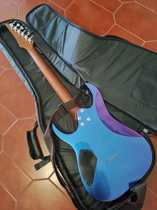 Guitarra Ibanez GRG121SP e acessórios