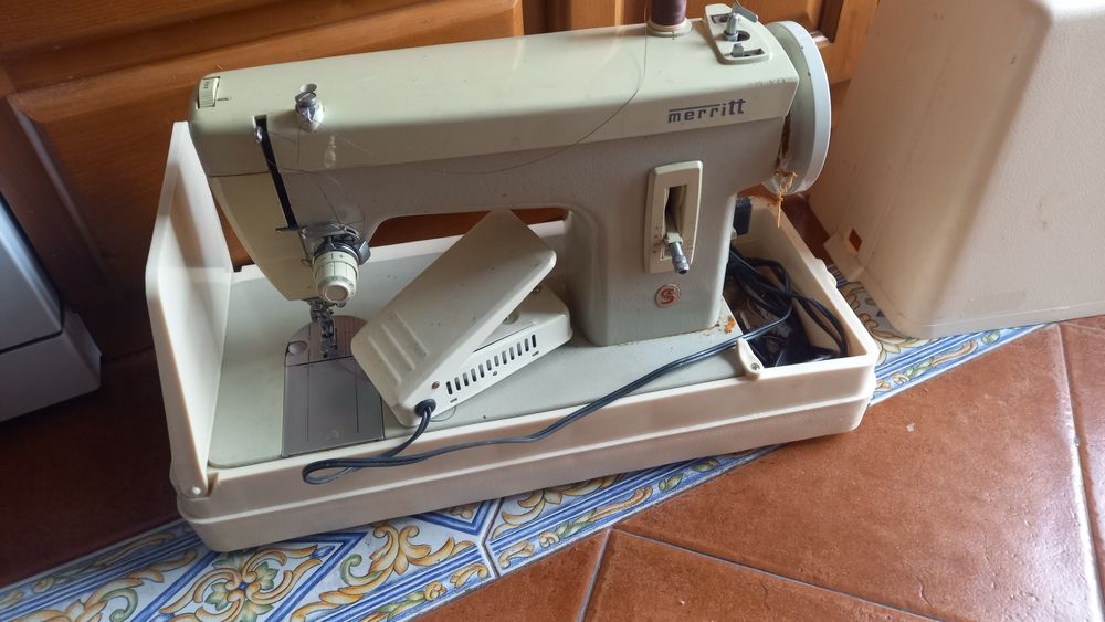 Máquina costura Merrit  Singer