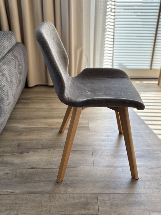 Dwa krzesla skandynawskie nogi buk