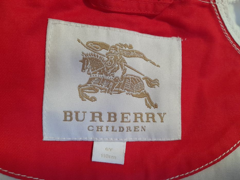 Оригинл Burberry ветровка на девочку хлопок как новая 6 лет( 110 см)