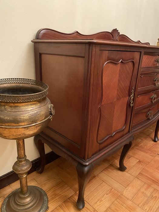 Aparador de Sala, com Prateleiras e Gavetas