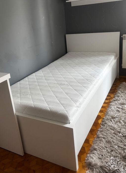 Sprzedam biurko , łóżko młodzieżowe