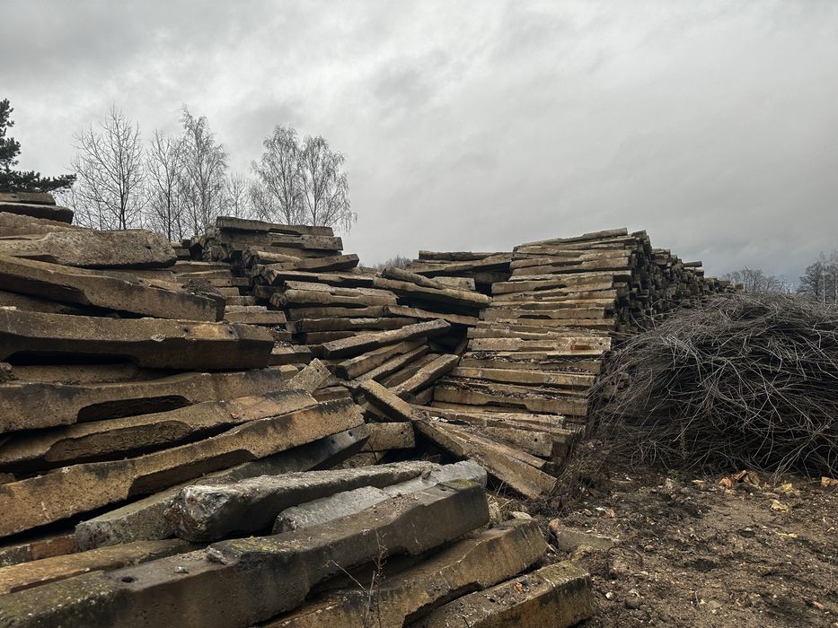 Podkłady kolejowe betonowe zbrojone utwardzenie droga plac słupki hds