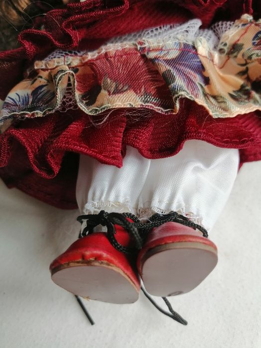 Stara porcelanowa laleczka