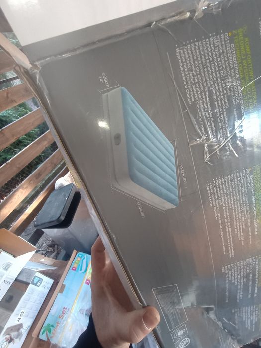Materac dmuchany pompowany automatycznie USB