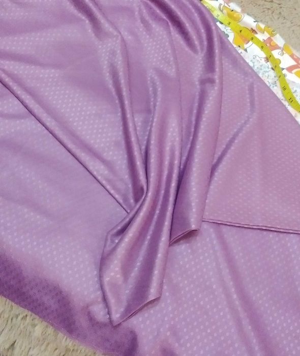 Відріз шовку лілового