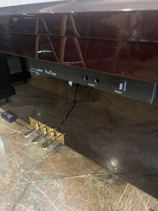 Piano vertical fabricado japao märchen com sistema silent da kawai