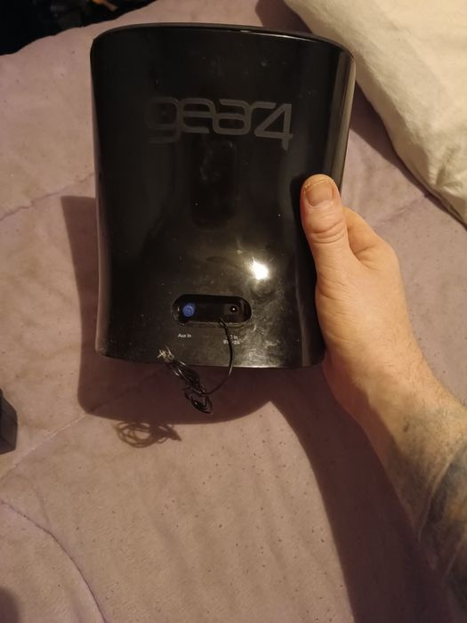 Зарядка Gear4 PQ548 для iPhone 4