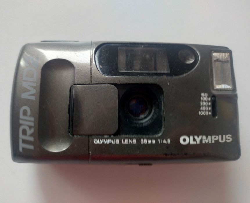 Olympus aparat fotograficzny małpka analogowy analog kompakt