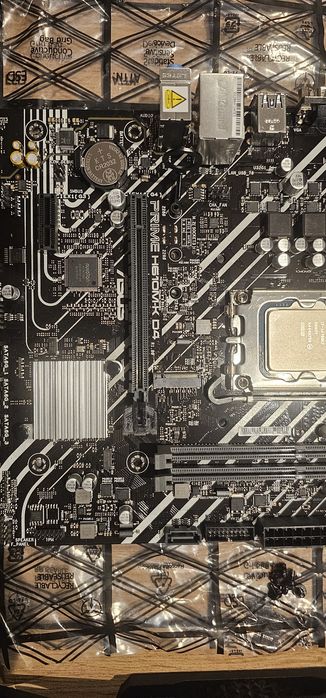 Kit Gaming Intel i7-14700KF + ASUS H610M-K D4 + Cooler