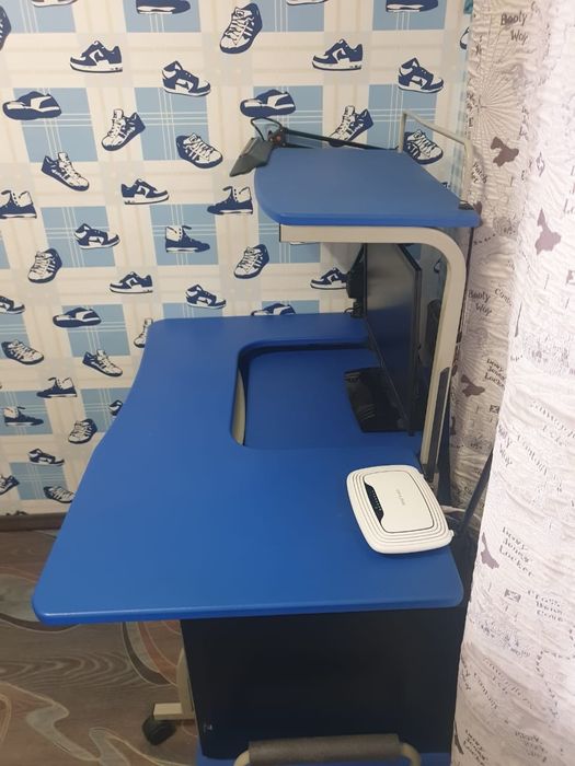 Комп'ютери , стіл, крісло