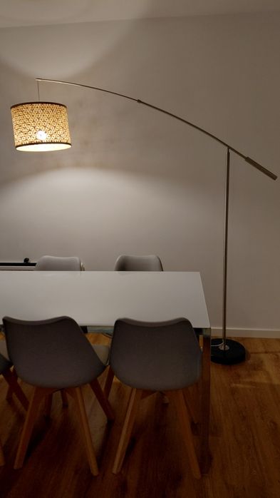 Candeeiro de pé alto