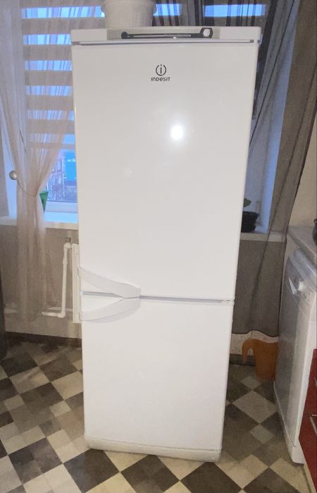 Холодильник indesit