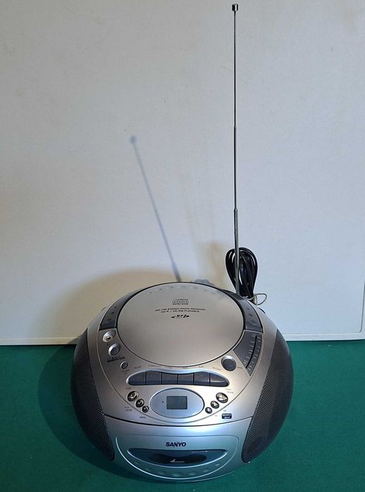 Sanyo MCD Z75M, CD Player Stereo Radio Cassette Recorder