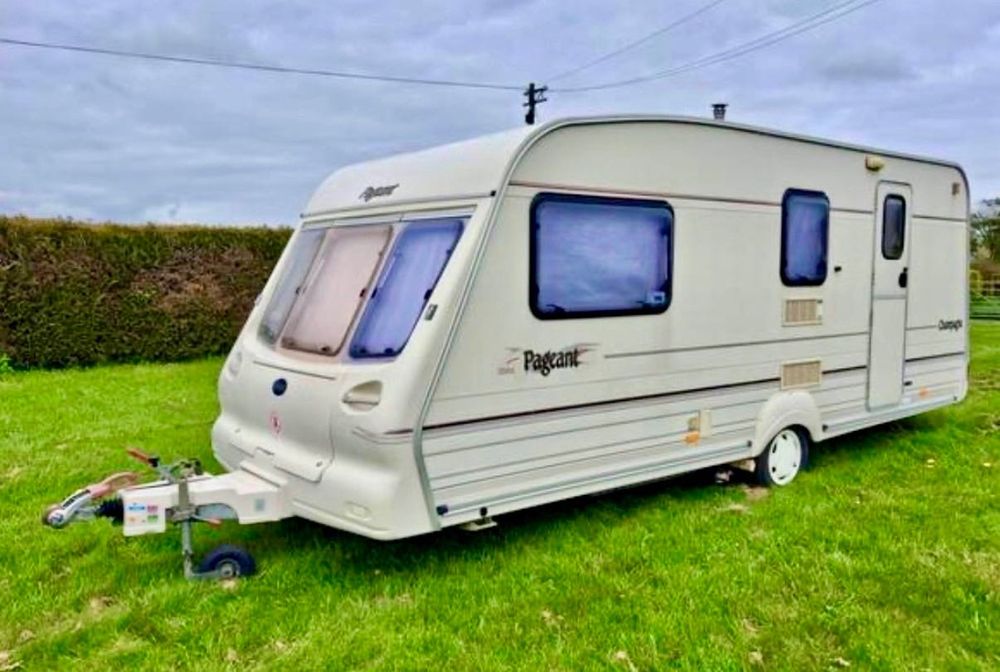 Caravana Bailey Pageant Champagne