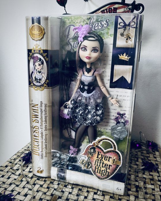 Ever After High Duchess Swan Signature Basic 2014 NIB