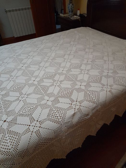 Handmade lace bedspread428623638541127683