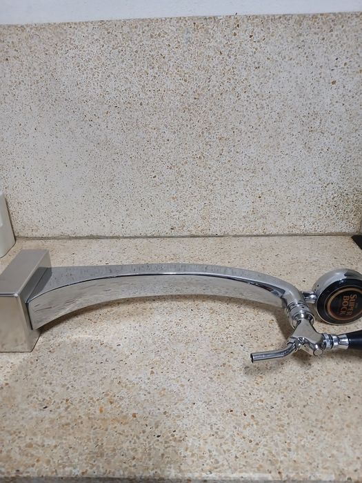 Coluna de tiragem de cerveja curva tipo "cobra" de 1 via