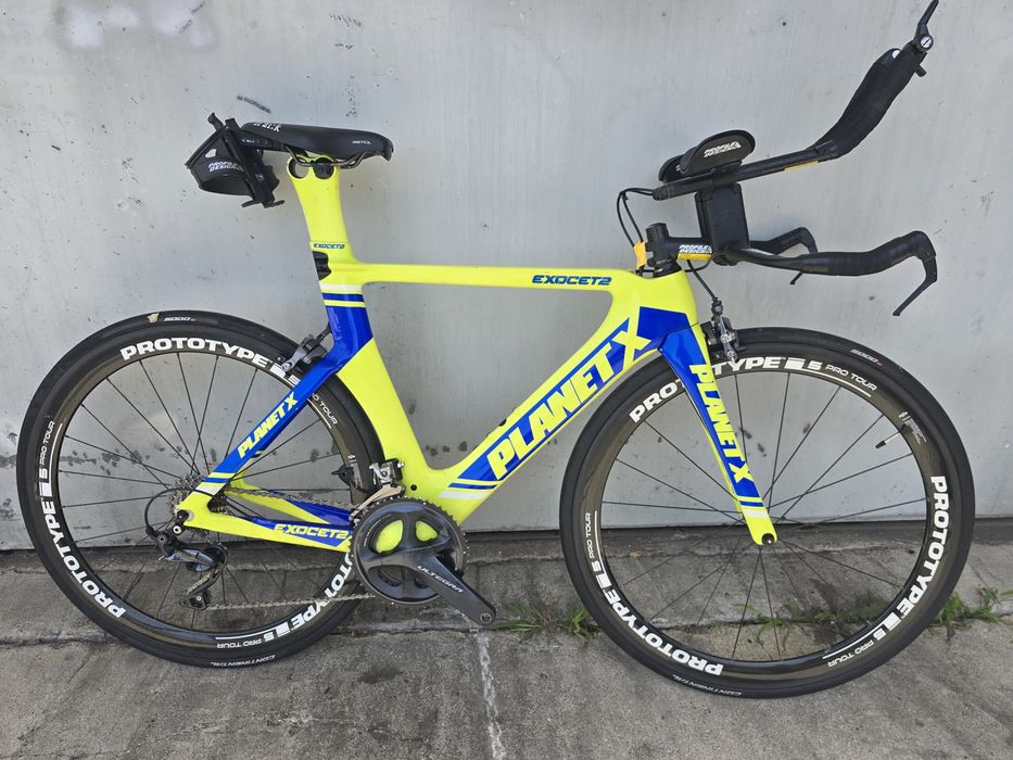 Bicicleta de tt com rodas de carbono