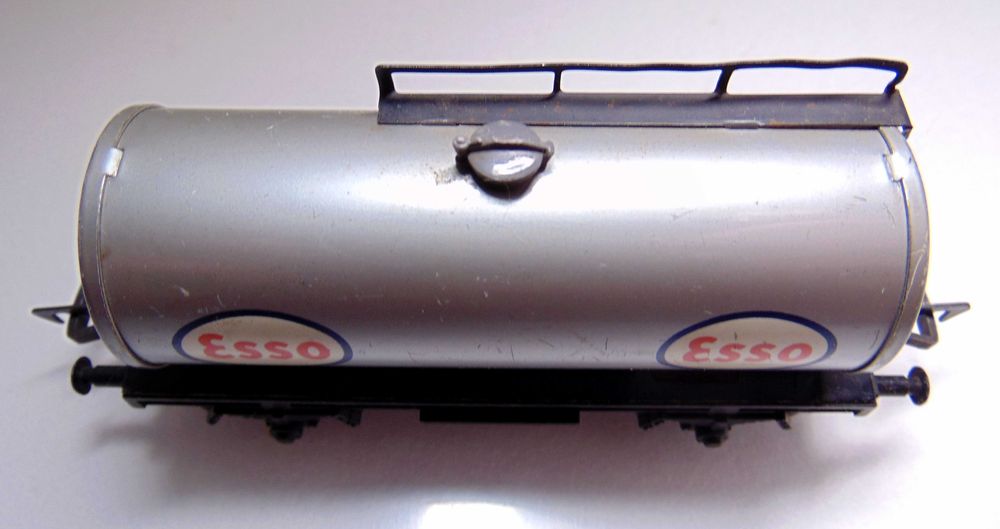 Вагон цистерна Esso Fleischmann, H0 (1:87).