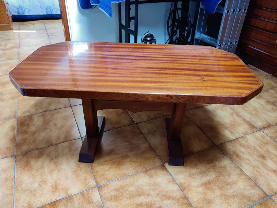 .mesa  de sala pequena  em madeira