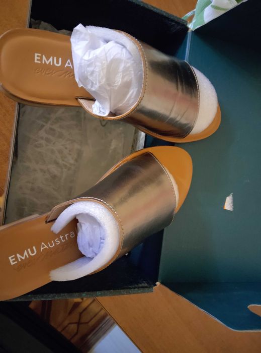 Новые кожаные шлепанцы