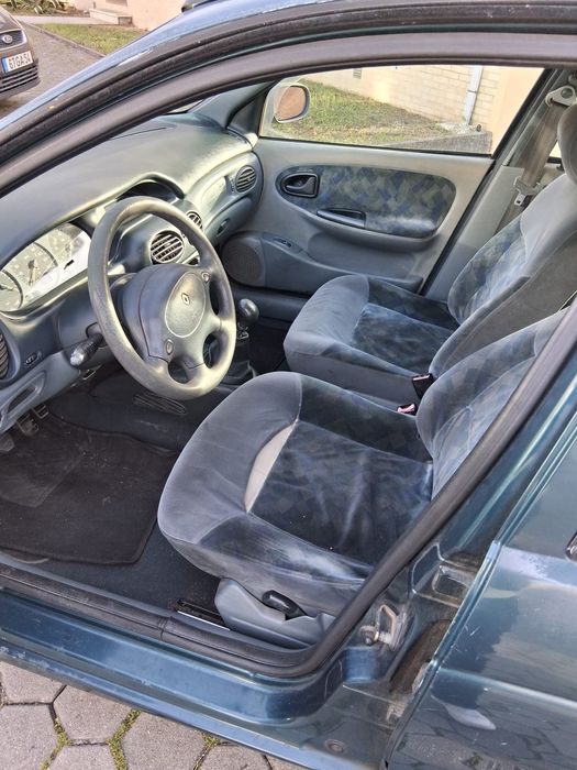 Renault Megane 1998 andando e sem inspeção vendo por 500€