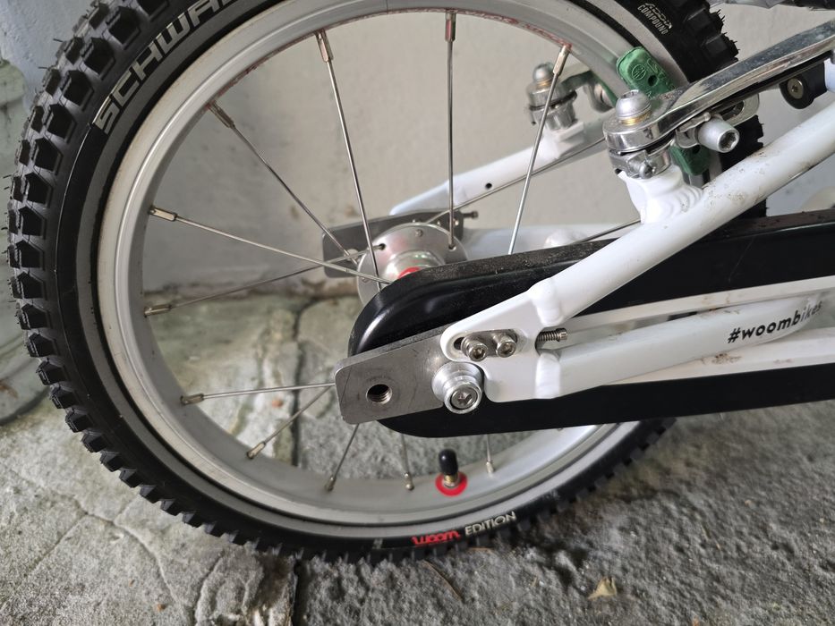 Woom 2 fioletowy z kaskiem i adapterami