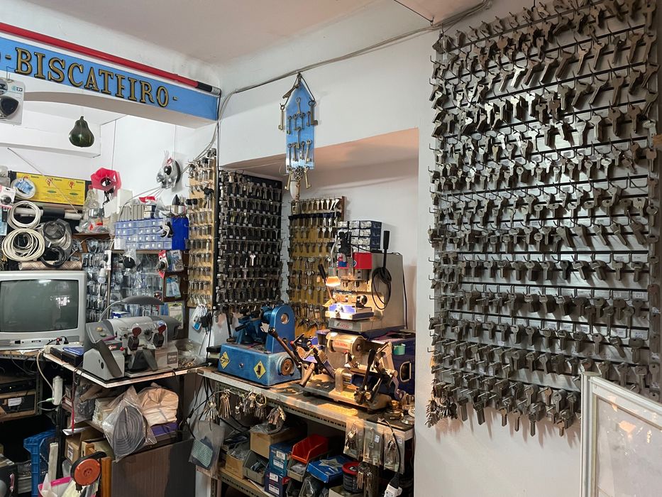 Máquinas e ferramentas muito material novo