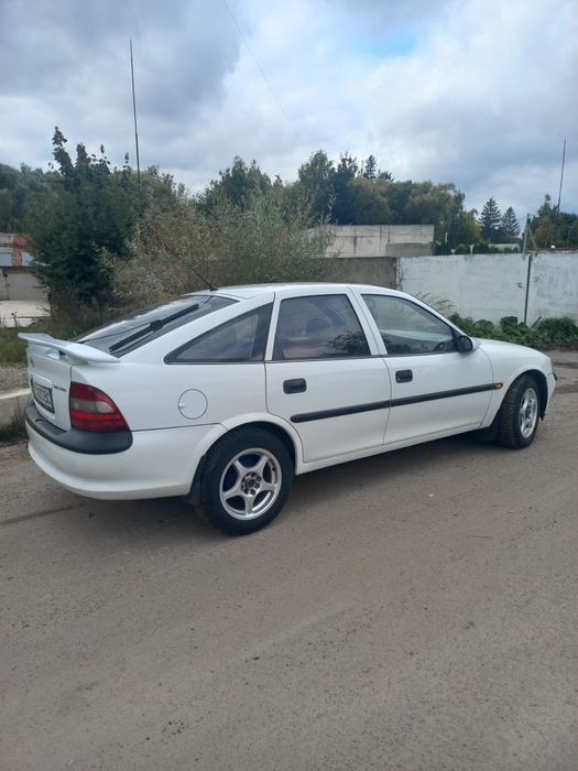 Opel vectra b 1.6 бензин