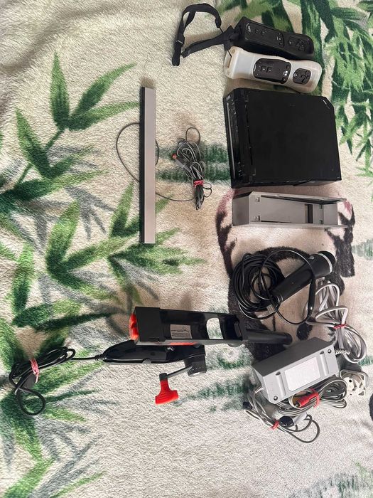 Konsola Nintendo Wii gry + kontrolery + wędka, sensor mikrofon