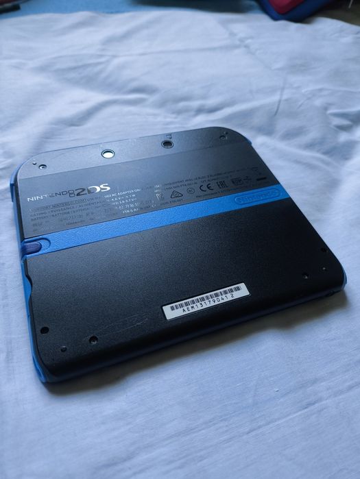 Nintendo 2DS + Extras