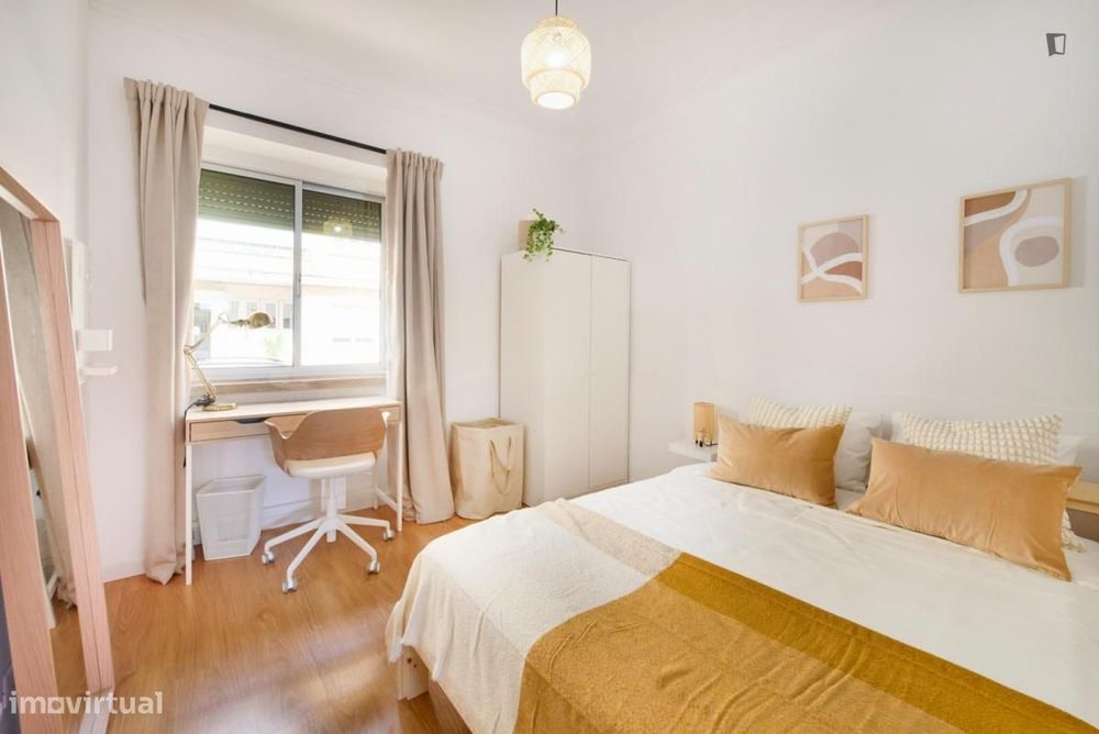Quarto - localizado em Benfica Lisbon