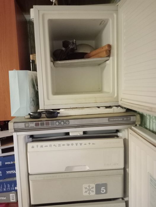 Продається маленька морозильна камера