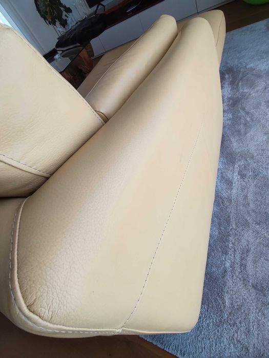 Sofá em pele com chaise longue