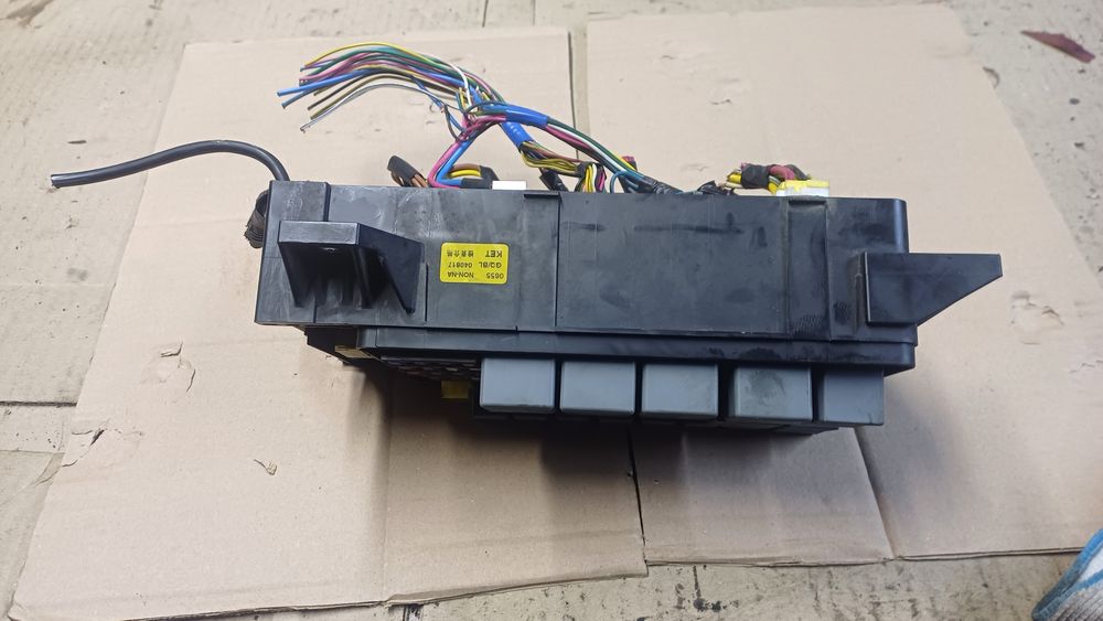 Блок реле  ПРЕДОХРАНИТЕЛЕЙ кіа карнівал kia Carnival 2.9 CRDI