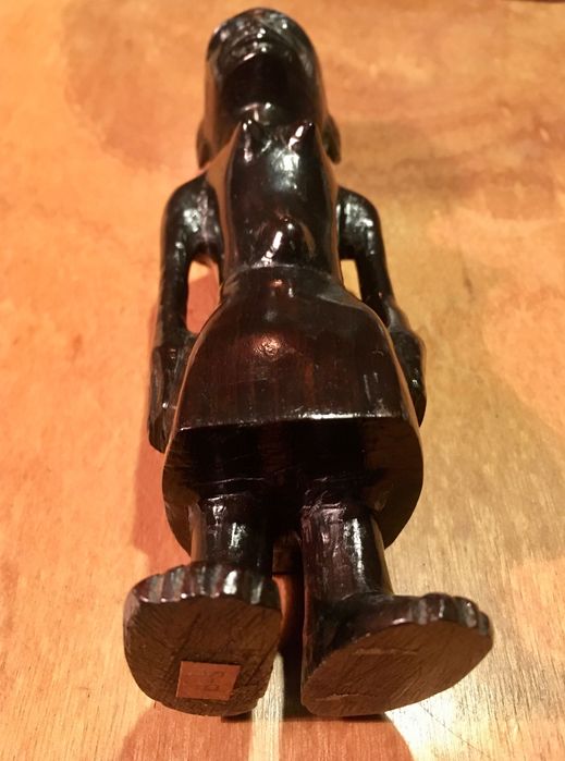 ESCULTURA MACONDE - anos 50 - pau preto - 19,5 cm/s