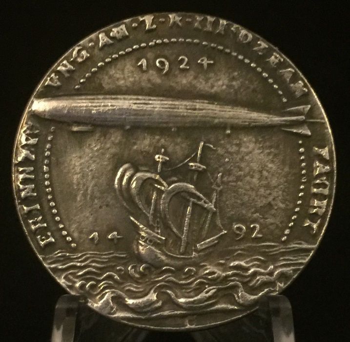 Conjunto de 3 medalhas da autoria de Karl Goetz