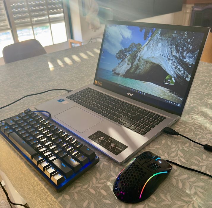 Acer Aspire 3 (i5 12ª Gen) | 512GB SSD | 8GB RAM +teclado+mouse
