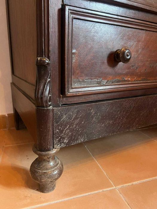 Cómoda antiga e requintada tipicamente alentejana