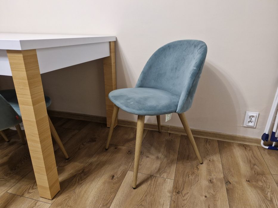 Sprzedam 4 krzesła home & you