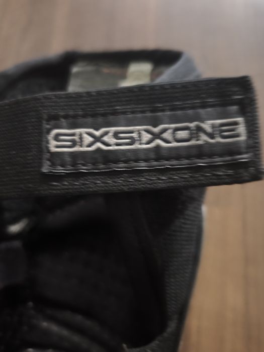 Joelheiras sixsixone