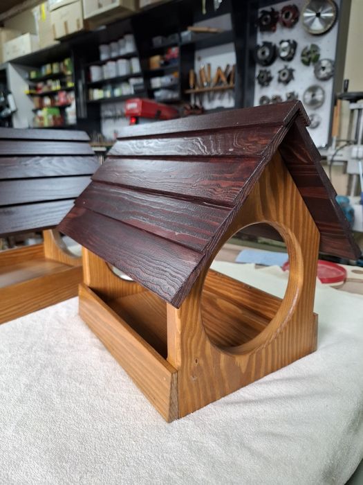 Karmnik Sosna pod zamówienie